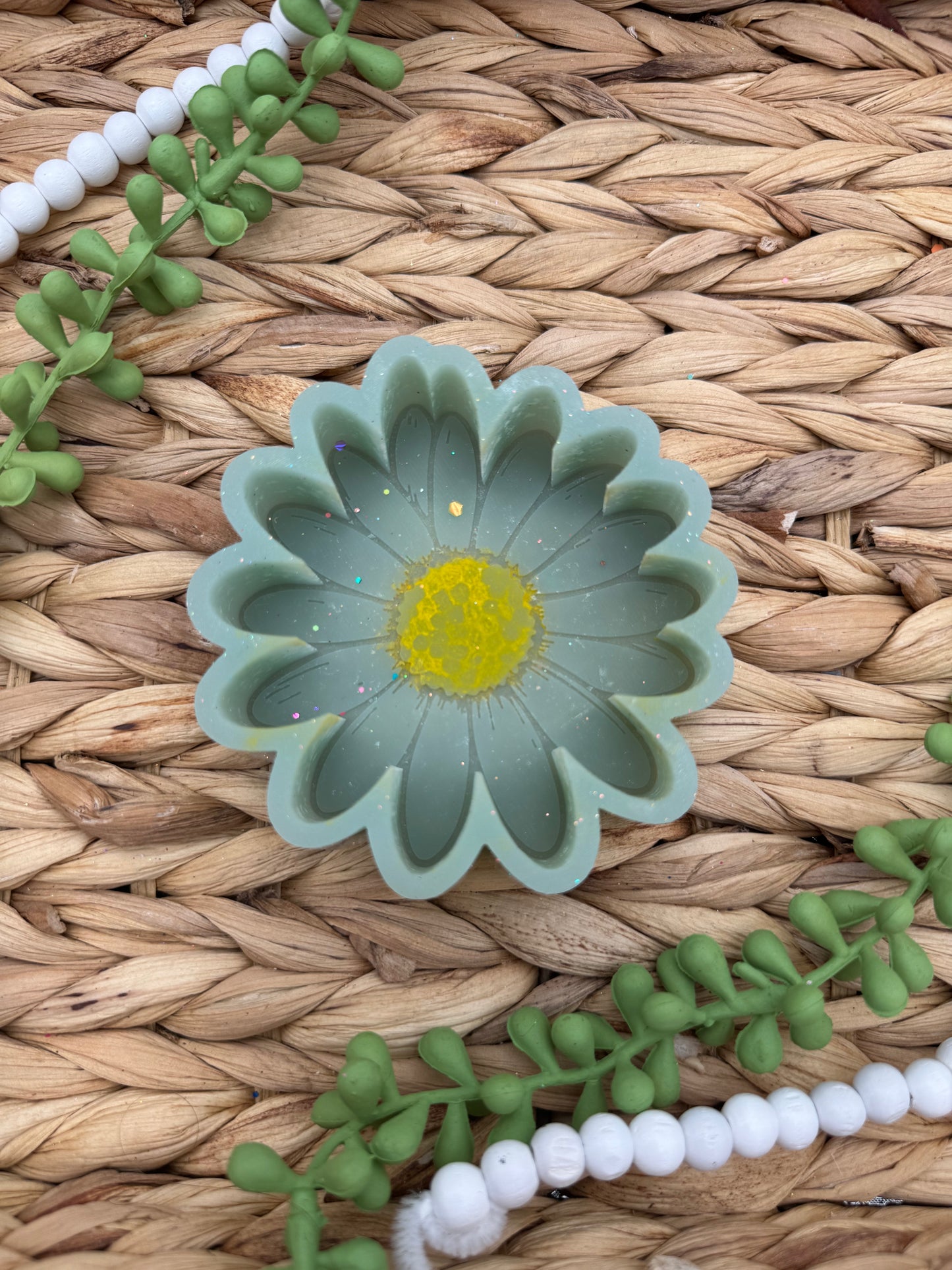 Daisy Mold - USED - Retail by Hales