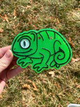 Load image into Gallery viewer, Chameleon Freshie Mold
